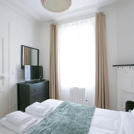 Daire Cozy And Elegant Parisian *