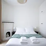 Cozy And Elegant Parisian Apartmán *