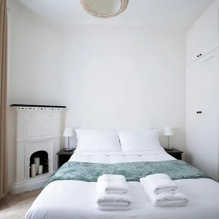 Cozy And Elegant Parisian Apartment *