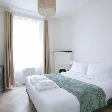 Cozy And Elegant Parisian Apartment