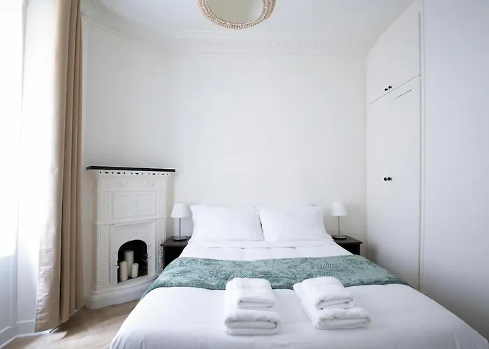 Cozy And Elegant Parisian Apartment *